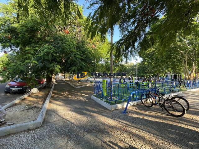 #2002 - Apartamento para Venda em Campos dos Goytacazes - RJ