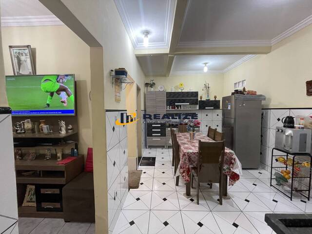 #2047 - Casa para Venda em Campos dos Goytacazes - RJ