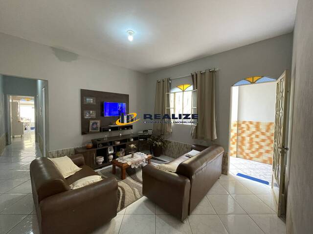 #2705 - Casa para Venda em Campos dos Goytacazes - RJ
