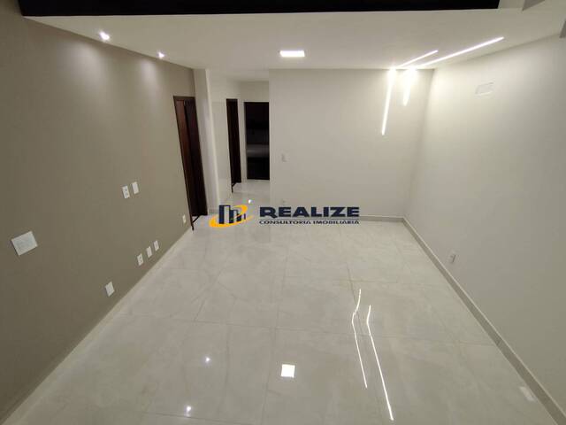 #2823 - Casa para Venda em Campos dos Goytacazes - RJ