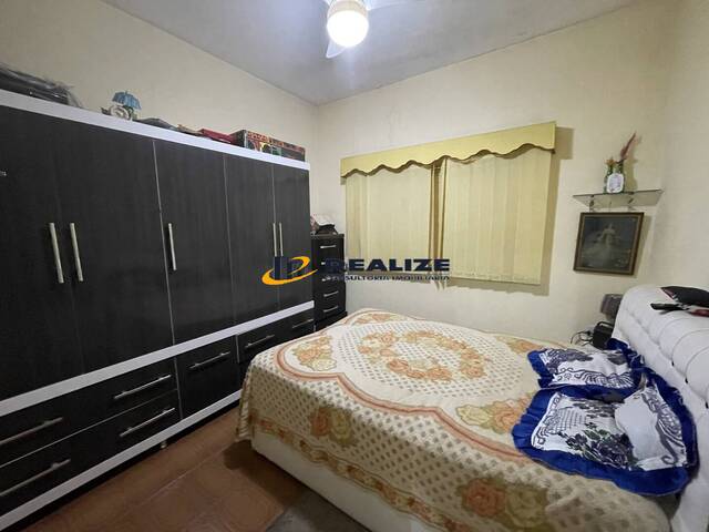 #2049 - Casa para Venda em Campos dos Goytacazes - RJ
